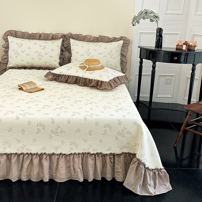 91家纺网 家纺一手货源 找家纺 红夫人 2026春夏新款韩式荷叶边高克重双色提花全凉感凉席三件套【单层不复合】 韩式棠梨