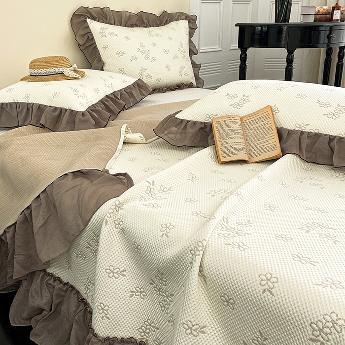 91家纺网 家纺一手货源 找家纺 红夫人 2026春夏新款韩式荷叶边高克重双色提花全凉感凉席三件套【单层不复合】 韩式棠梨