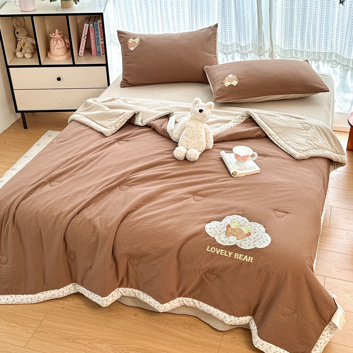 91家纺网 家纺一手货源 找家纺 玉海棠家纺 2026新款泡芙纱夏被夏凉被空调被贴布绣四件套-安妮公主系列 安妮公主-格调咖