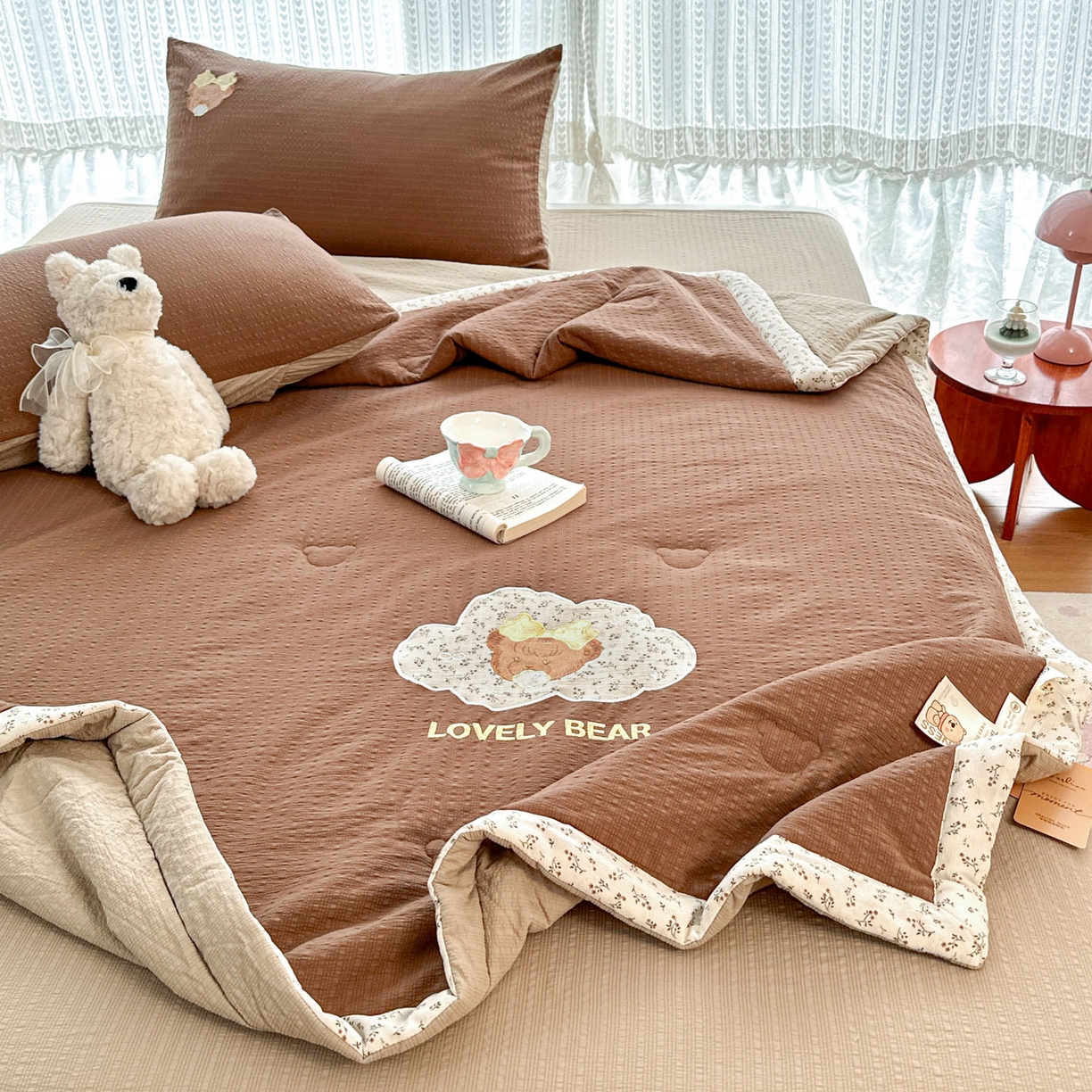 91家纺网 家纺一手货源 找家纺 玉海棠家纺 2026新款泡芙纱夏被夏凉被空调被贴布绣四件套-安妮公主系列 安妮公主-格调咖