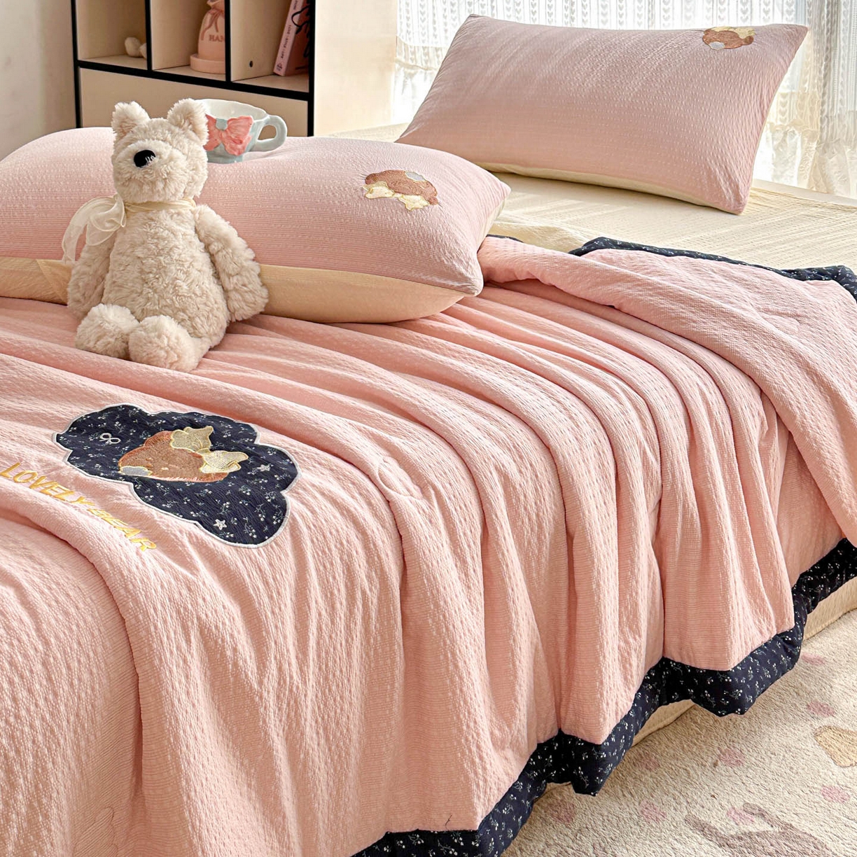 91家纺网 家纺一手货源 找家纺 玉海棠家纺 2026新款泡芙纱夏被夏凉被空调被贴布绣四件套-安妮公主系列 安妮公主-蓝粉