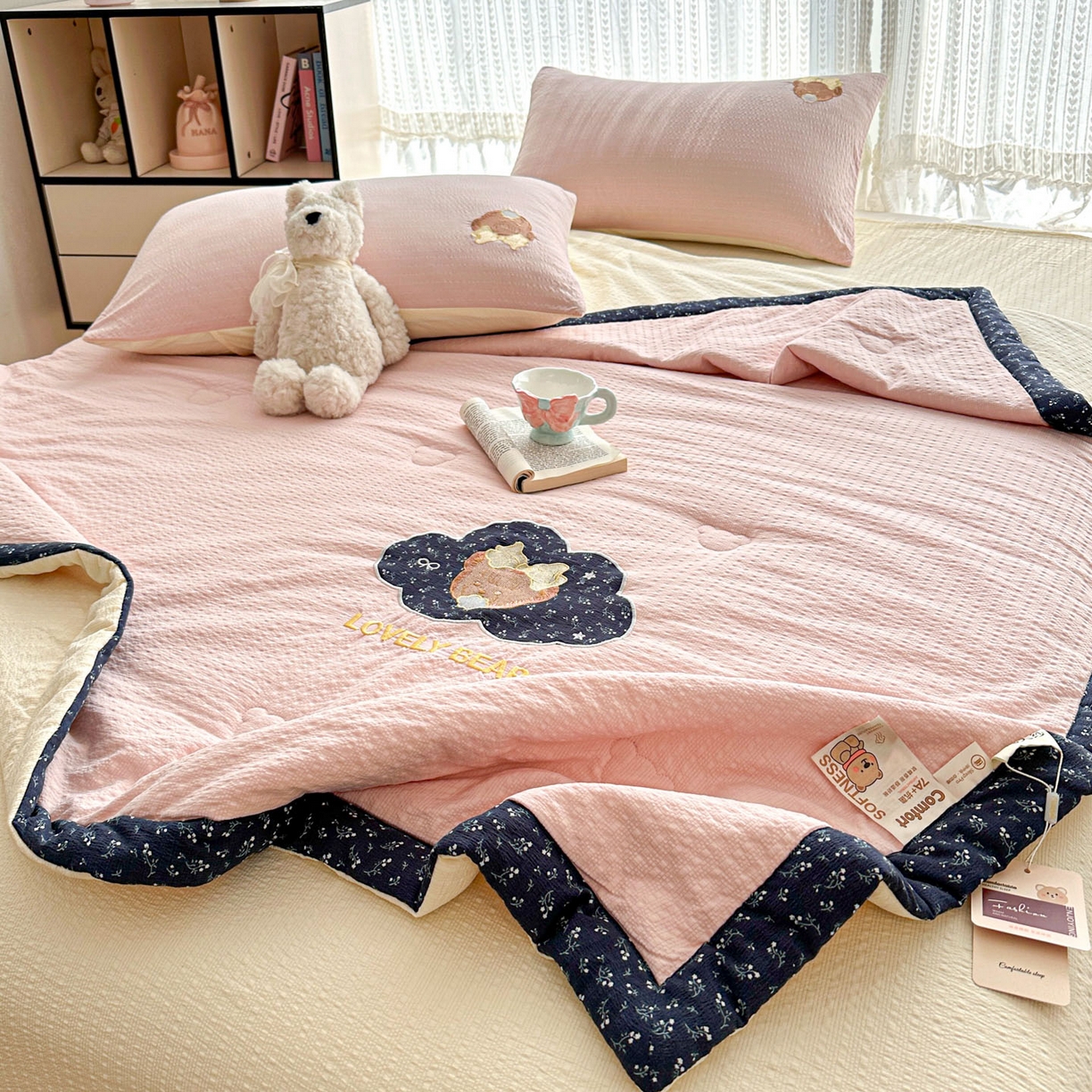 91家纺网 家纺一手货源 找家纺 玉海棠家纺 2026新款泡芙纱夏被夏凉被空调被贴布绣四件套-安妮公主系列 安妮公主-蓝粉