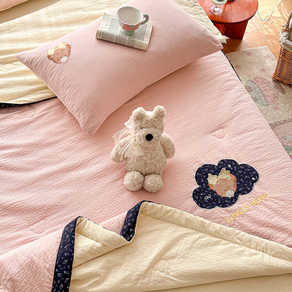 91家纺网 家纺一手货源 找家纺 玉海棠家纺 2026新款泡芙纱夏被夏凉被空调被贴布绣四件套-安妮公主系列 安妮公主-蓝粉