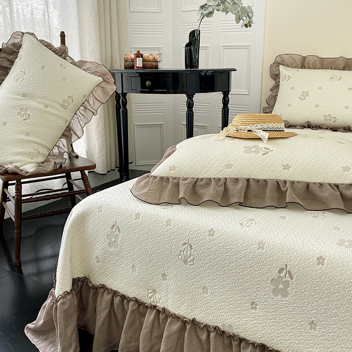 91家纺网 家纺一手货源 找家纺 红夫人 2026春夏新款韩式荷叶边高克重双色提花全凉感凉席三件套【单层不复合】 韩式迎风