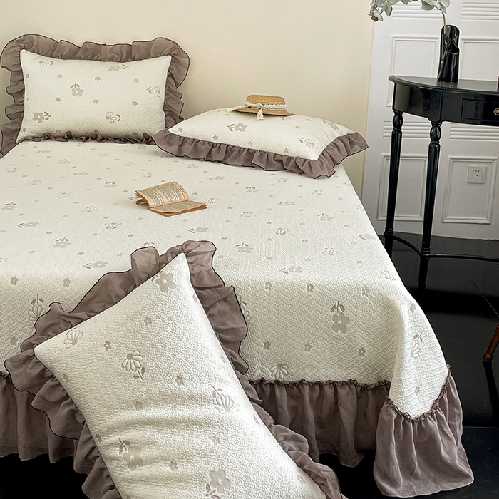 91家纺网 家纺一手货源 找家纺 红夫人 2026春夏新款韩式荷叶边高克重双色提花全凉感凉席三件套【单层不复合】 韩式迎风