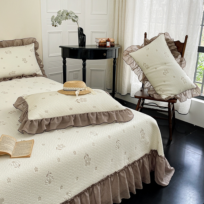 91家纺网 家纺一手货源 找家纺 红夫人 2026春夏新款韩式荷叶边高克重双色提花全凉感凉席三件套【单层不复合】 韩式迎风