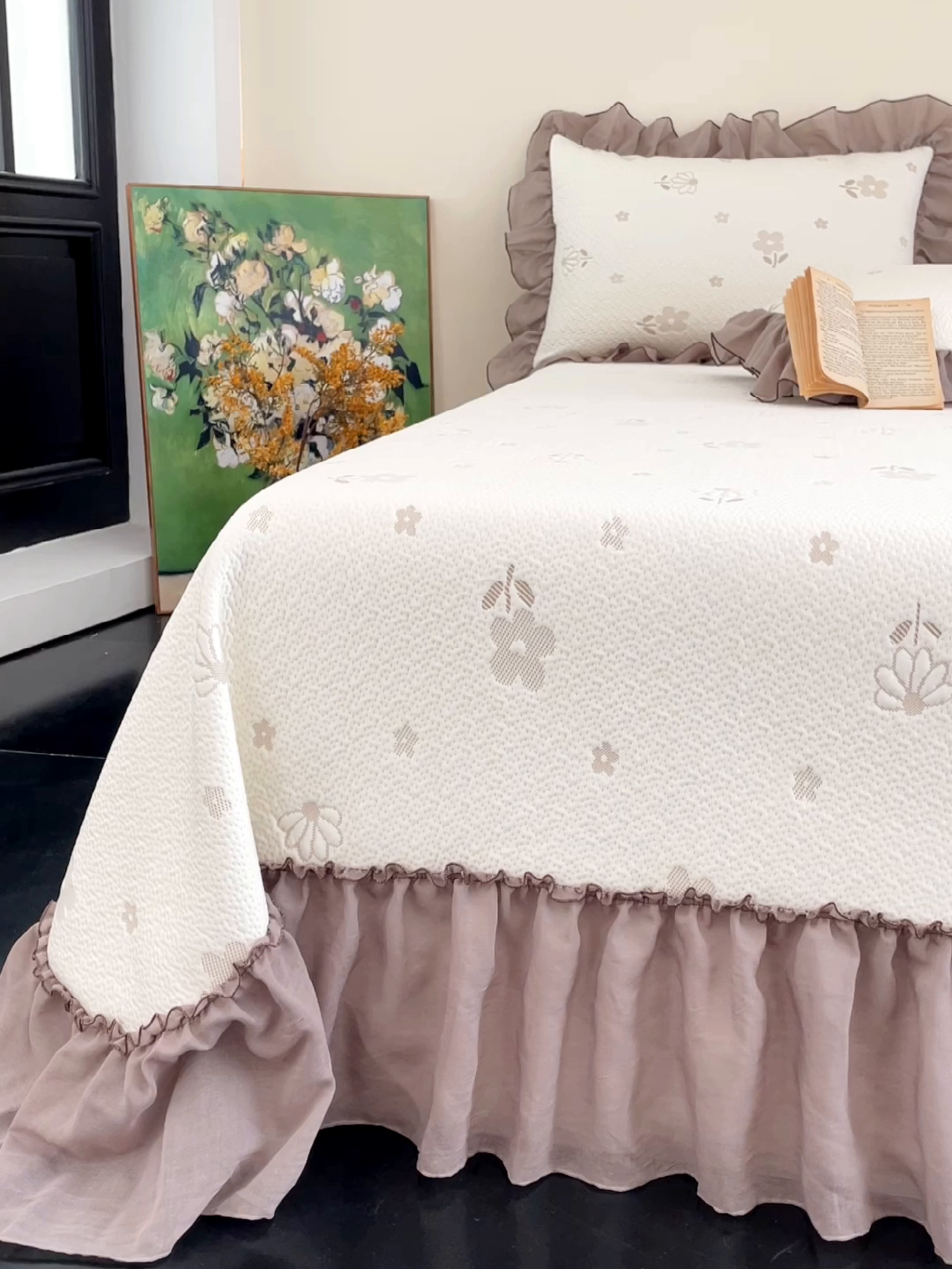 91家纺网 家纺一手货源 找家纺 红夫人 2026春夏新款韩式荷叶边高克重双色提花全凉感凉席三件套【单层不复合】 韩式迎风