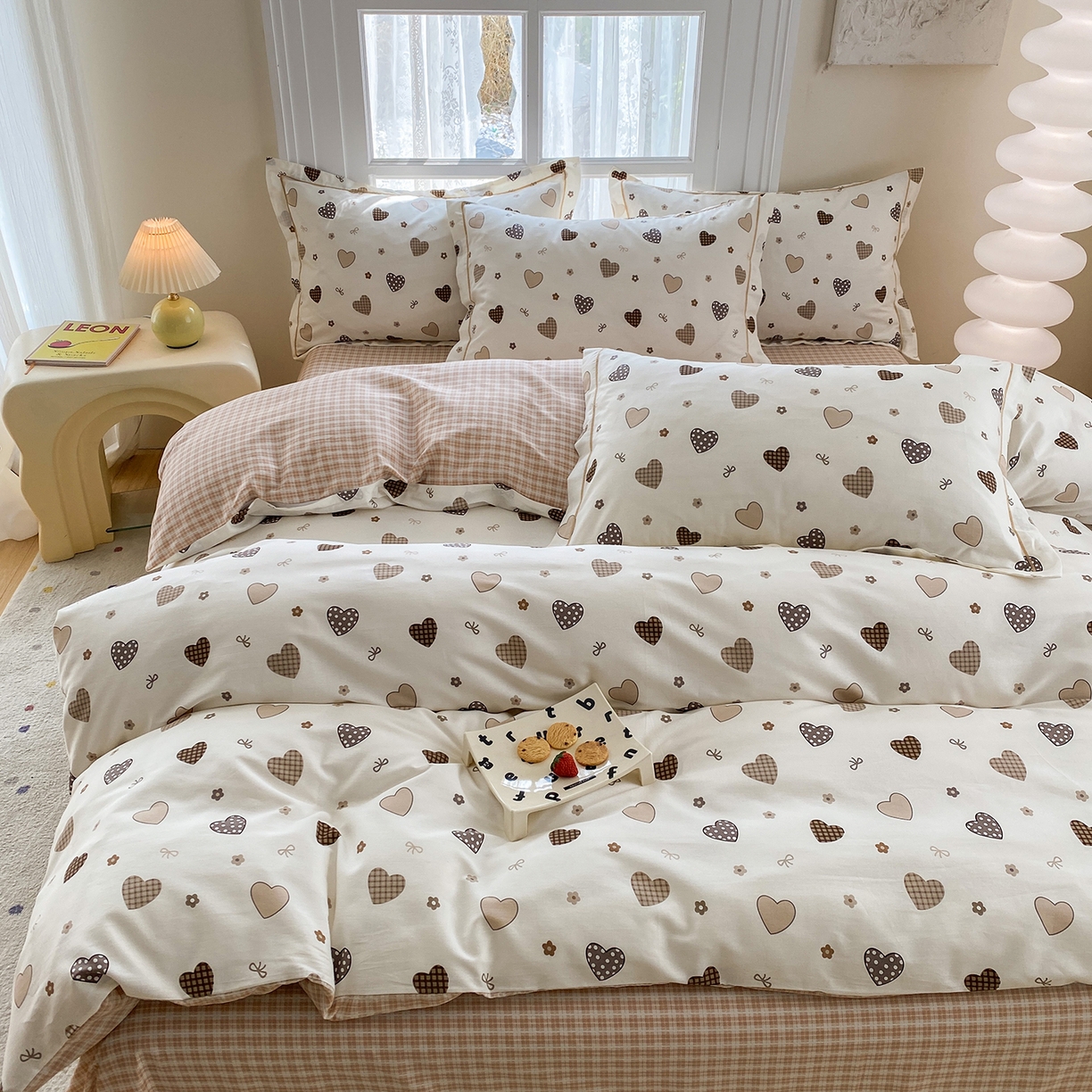 91家纺网 家纺一手货源 找家纺 钰锦铂2026新款直播爆款全棉四件套13070吊边床单一字绣印花纯棉三件套四件套 爱意随风-咖