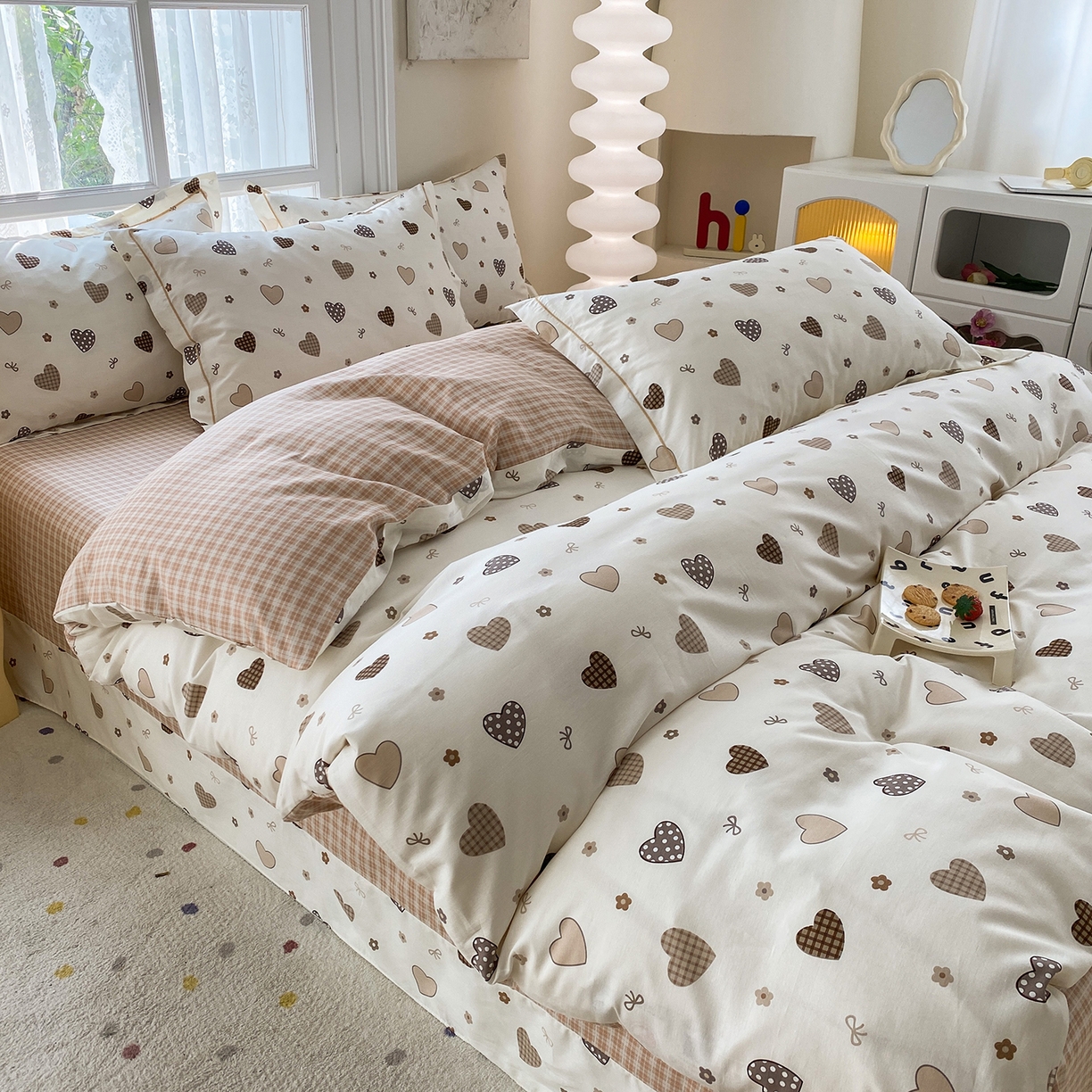 91家纺网 家纺一手货源 找家纺 钰锦铂2026新款直播爆款全棉四件套13070吊边床单一字绣印花纯棉三件套四件套 爱意随风-咖