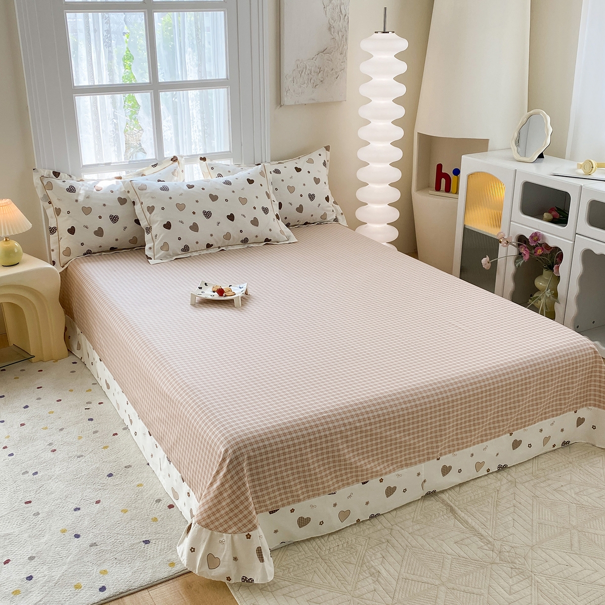 91家纺网 家纺一手货源 找家纺 钰锦铂2026新款直播爆款全棉四件套13070吊边床单一字绣印花纯棉三件套四件套 爱意随风-咖