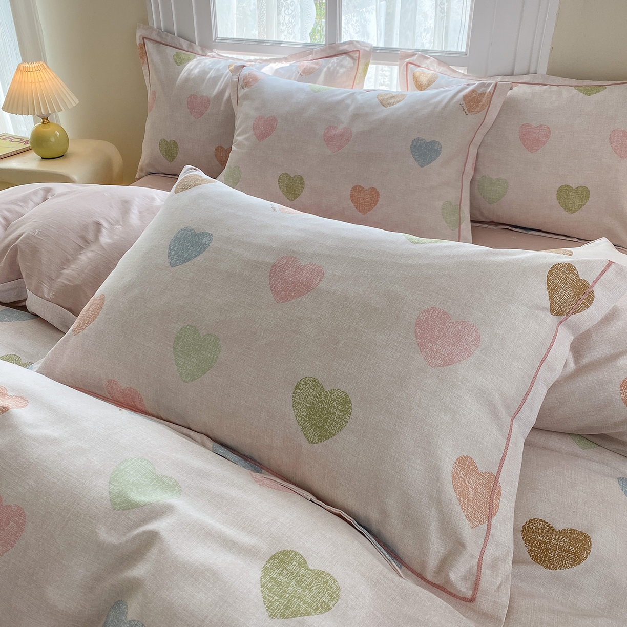 91家纺网 家纺一手货源 找家纺 钰锦铂2026新款直播爆款全棉四件套13070吊边床单一字绣印花纯棉三件套四件套 初心-粉