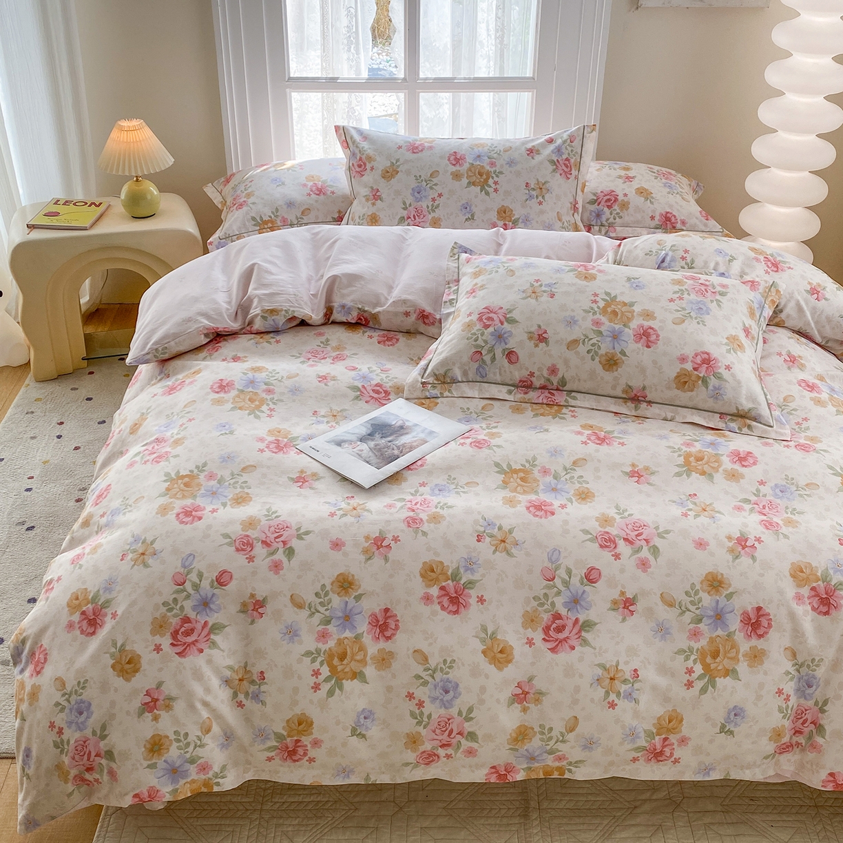 91家纺网 家纺一手货源 找家纺 钰锦铂2026新款直播爆款全棉四件套13070吊边床单一字绣印花纯棉三件套四件套 花萃清风-红