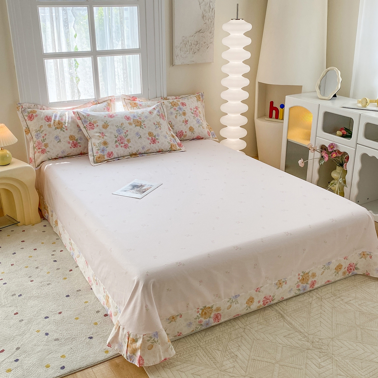 91家纺网 家纺一手货源 找家纺 钰锦铂2026新款直播爆款全棉四件套13070吊边床单一字绣印花纯棉三件套四件套 花萃清风-红