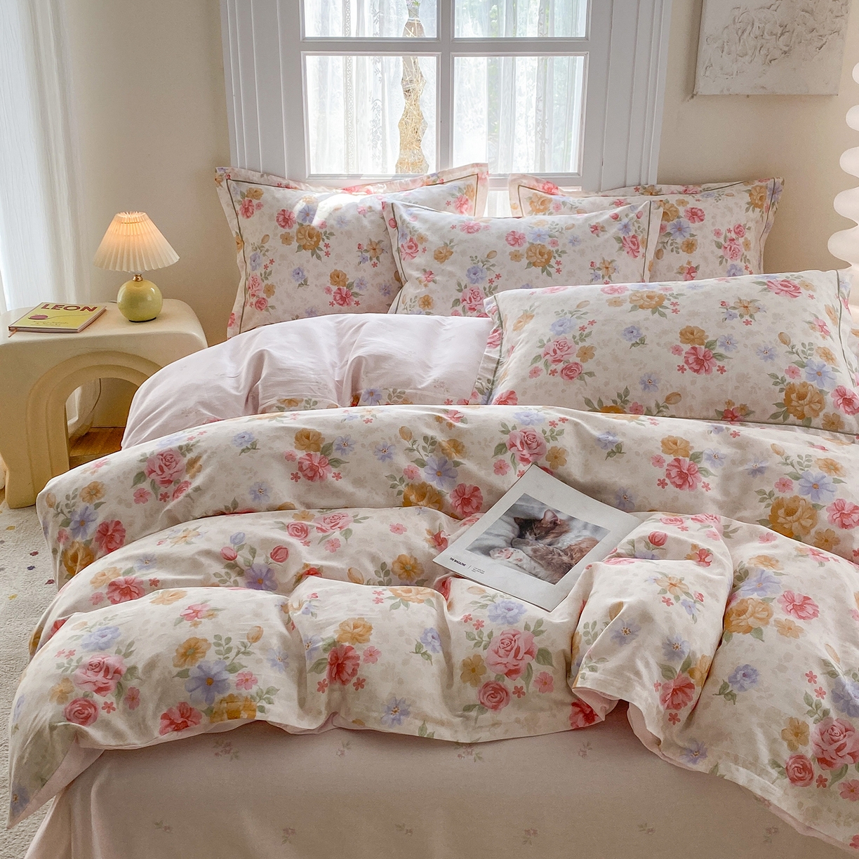 91家纺网 家纺一手货源 找家纺 钰锦铂2026新款直播爆款全棉四件套13070吊边床单一字绣印花纯棉三件套四件套 花萃清风-红