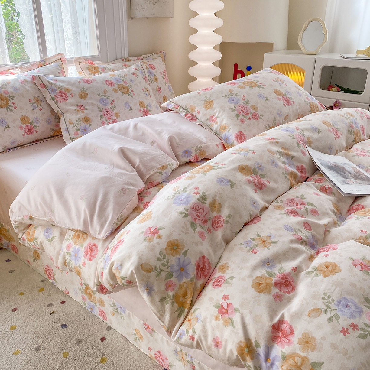 91家纺网 家纺一手货源 找家纺 钰锦铂2026新款直播爆款全棉四件套13070吊边床单一字绣印花纯棉三件套四件套 花萃清风-红