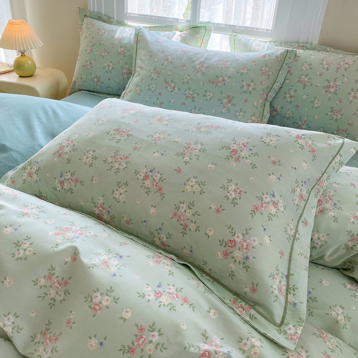 91家纺网 家纺一手货源 找家纺 钰锦铂2026新款直播爆款全棉四件套13070吊边床单一字绣印花纯棉三件套四件套 花香丽影-绿