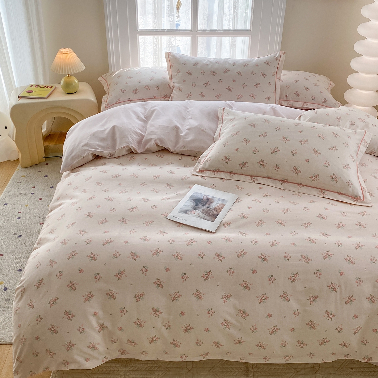 91家纺网 家纺一手货源 找家纺 钰锦铂2026新款直播爆款全棉四件套13070吊边床单一字绣印花纯棉三件套四件套 洛克庄园-粉