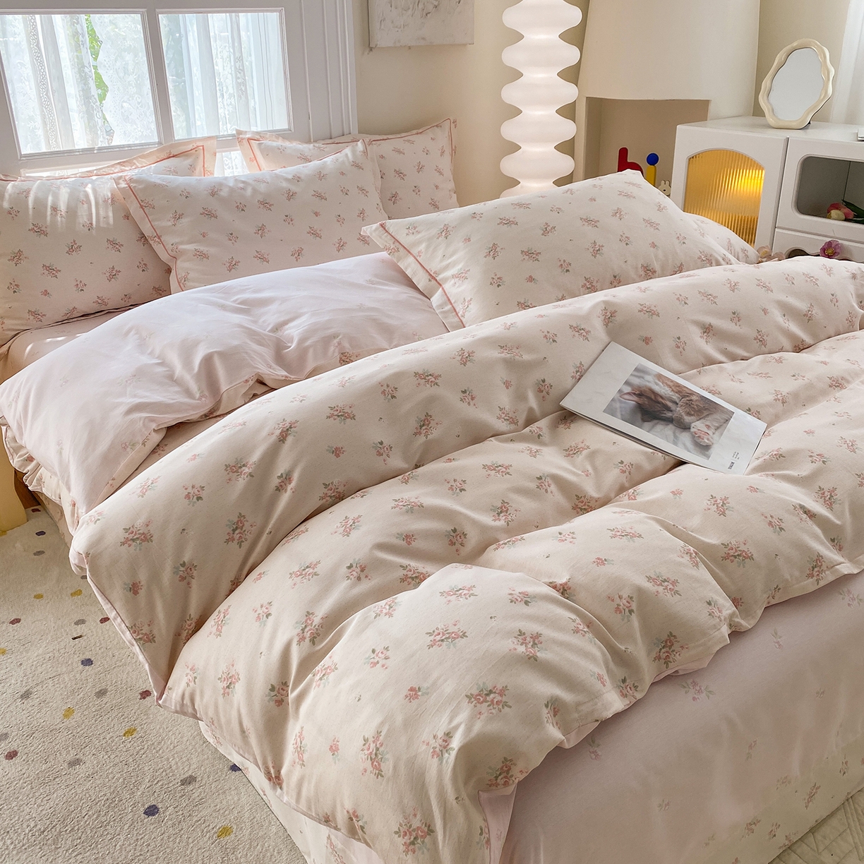 91家纺网 家纺一手货源 找家纺 钰锦铂2026新款直播爆款全棉四件套13070吊边床单一字绣印花纯棉三件套四件套 洛克庄园-粉