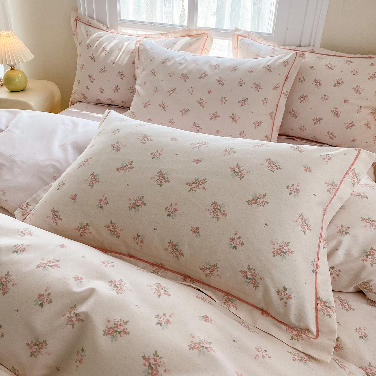 91家纺网 家纺一手货源 找家纺 钰锦铂2026新款直播爆款全棉四件套13070吊边床单一字绣印花纯棉三件套四件套 洛克庄园-粉