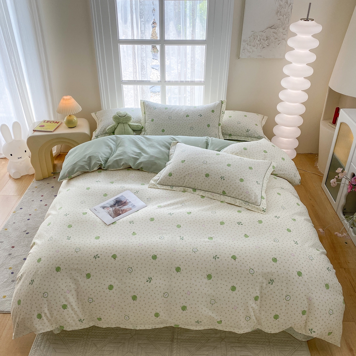 91家纺网 家纺一手货源 找家纺 钰锦铂2026新款直播爆款全棉四件套13070吊边床单一字绣印花纯棉三件套四件套 小苹果-绿