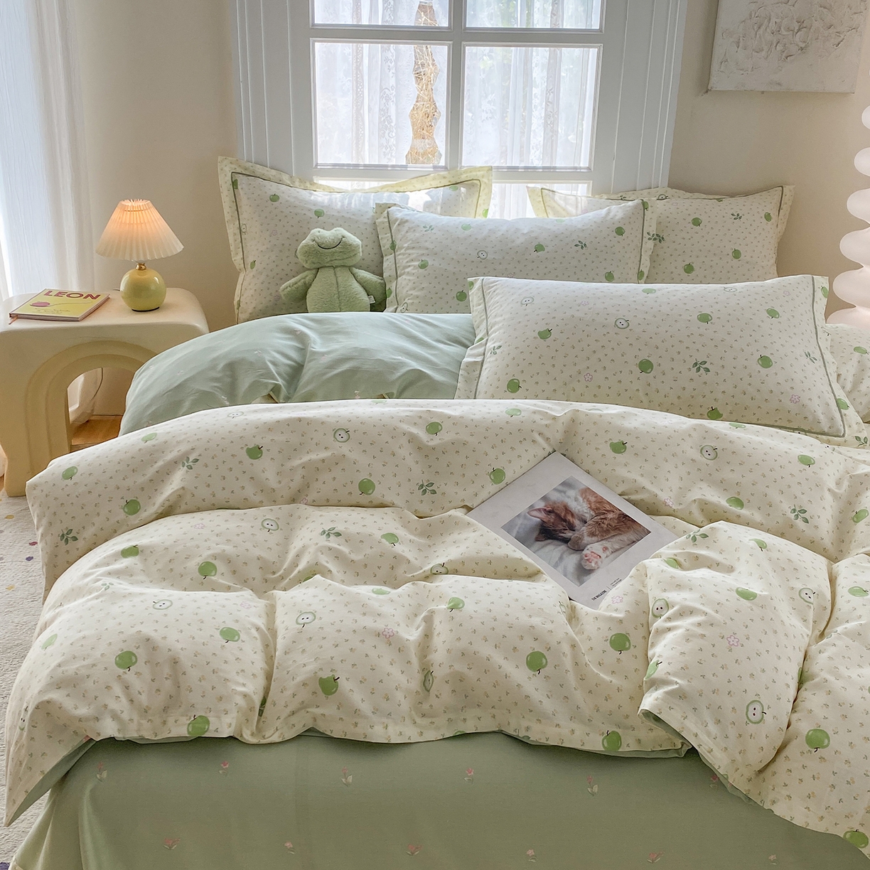 91家纺网 家纺一手货源 找家纺 钰锦铂2026新款直播爆款全棉四件套13070吊边床单一字绣印花纯棉三件套四件套 小苹果-绿
