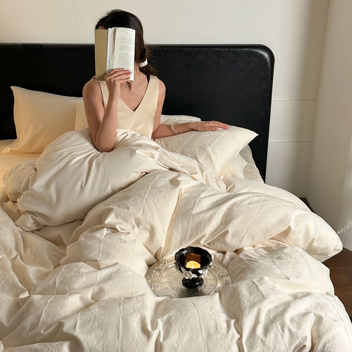 91家纺网 家纺一手货源 找家纺 佰亿莱 2026新款新疆长绒棉60支水洗提花四件套 米白锦纹