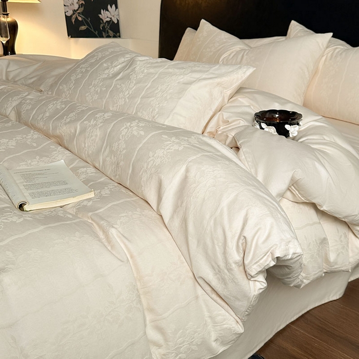 91家纺网 家纺一手货源 找家纺 佰亿莱 2026新款新疆长绒棉60支水洗提花四件套 米白锦纹