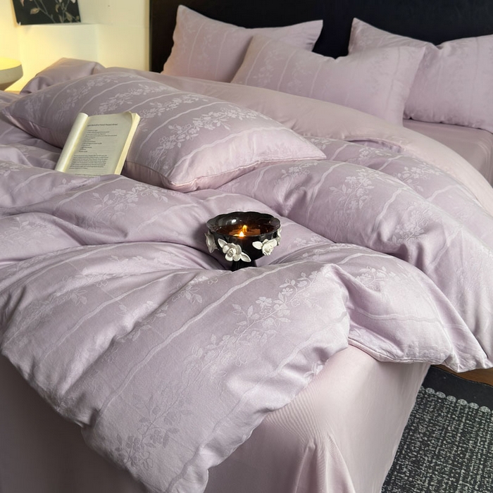 91家纺网 家纺一手货源 找家纺 佰亿莱 2026新款新疆长绒棉60支水洗提花四件套 紫韵条纹