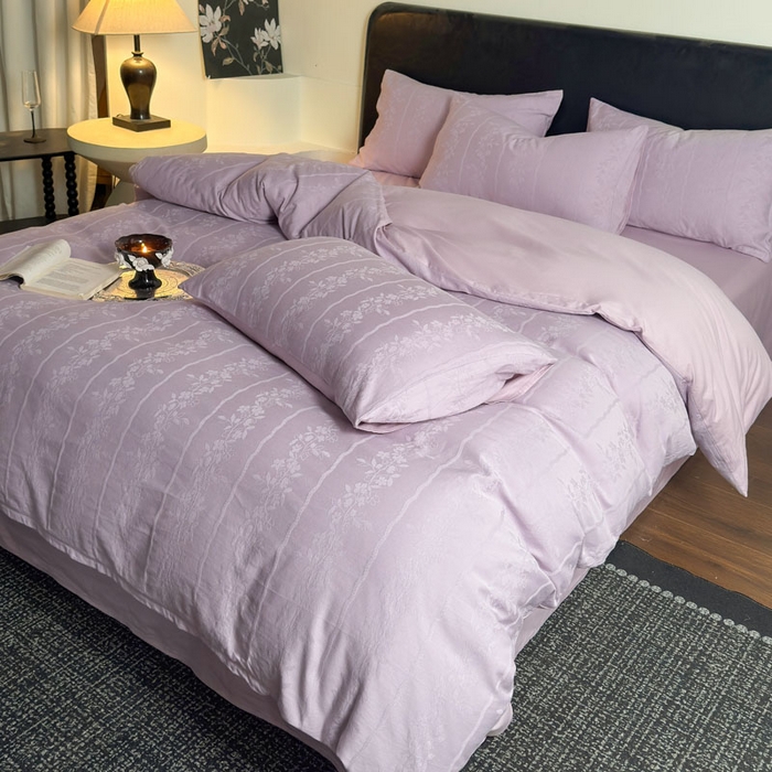 91家纺网 家纺一手货源 找家纺 佰亿莱 2026新款新疆长绒棉60支水洗提花四件套 紫韵条纹