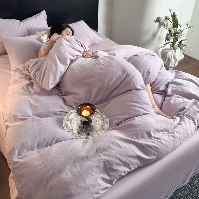 91家纺网 家纺一手货源 找家纺 佰亿莱 2026新款新疆长绒棉60支水洗提花四件套 紫韵条纹