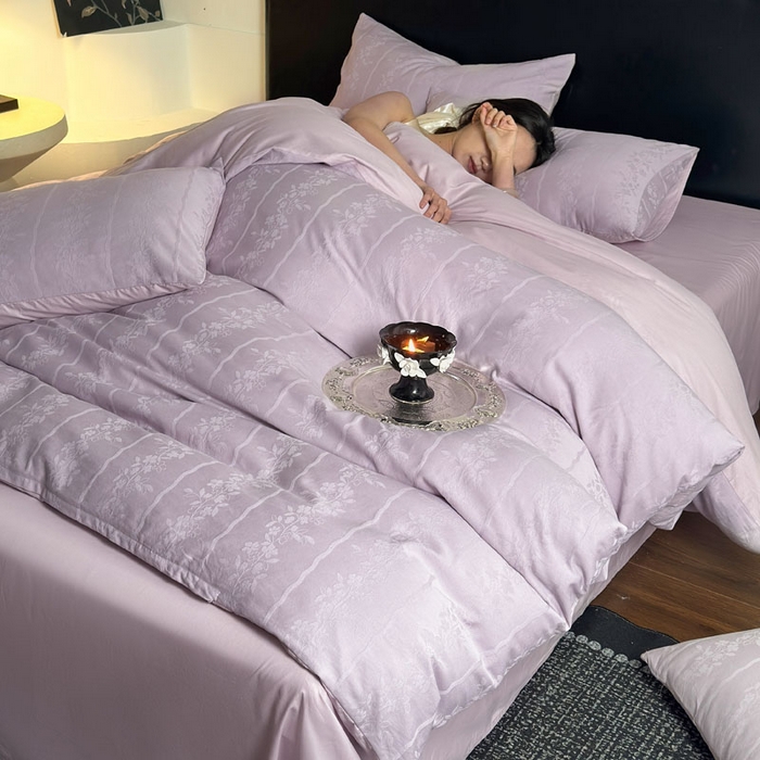 91家纺网 家纺一手货源 找家纺 佰亿莱 2026新款新疆长绒棉60支水洗提花四件套 紫韵条纹