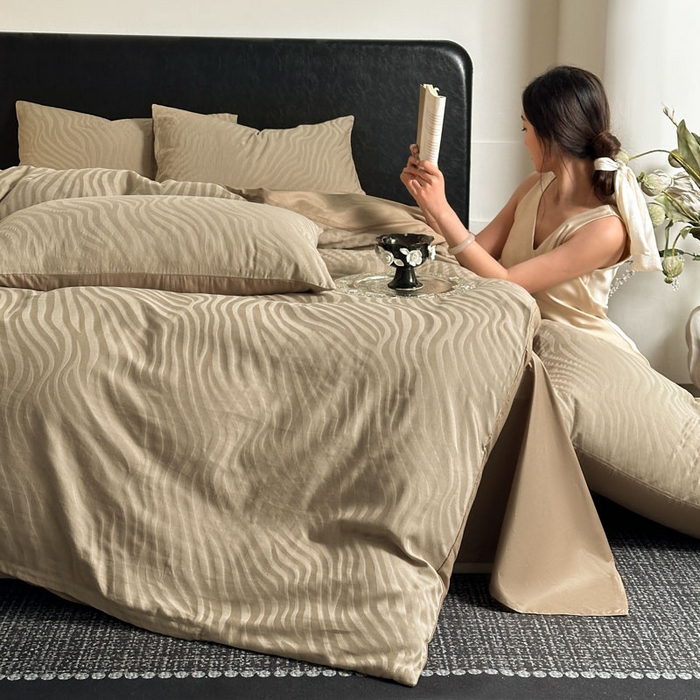 91家纺网 家纺一手货源 找家纺 佰亿莱 2026新款新疆长绒棉60支水洗提花四件套 棕纹