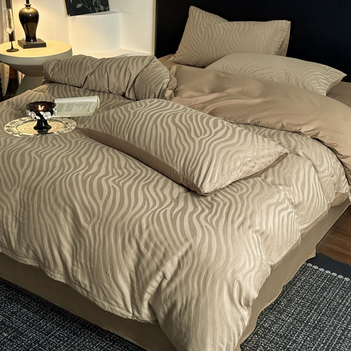 91家纺网 家纺一手货源 找家纺 佰亿莱 2026新款新疆长绒棉60支水洗提花四件套 棕纹