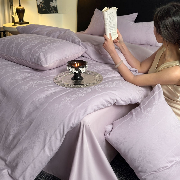 91家纺网 家纺一手货源 找家纺 佰亿莱 2026新款新疆长绒棉60支水洗提花四件套 紫韵条纹