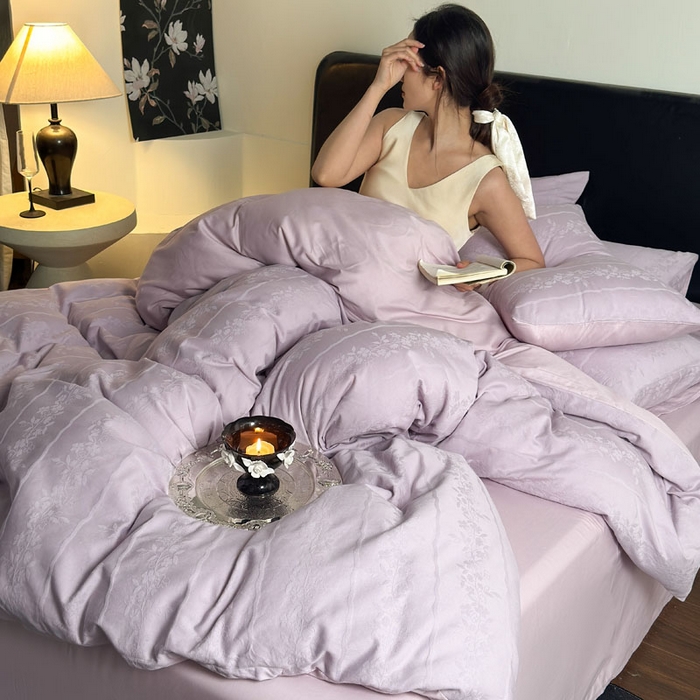 91家纺网 家纺一手货源 找家纺 佰亿莱 2026新款新疆长绒棉60支水洗提花四件套 紫韵条纹