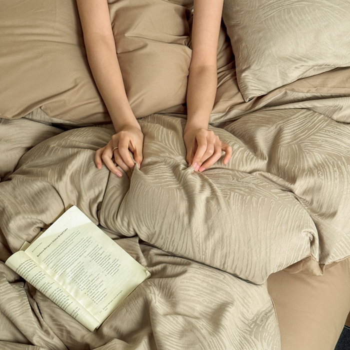 91家纺网 家纺一手货源 找家纺 佰亿莱 2026新款新疆长绒棉60支水洗提花四件套 素咖