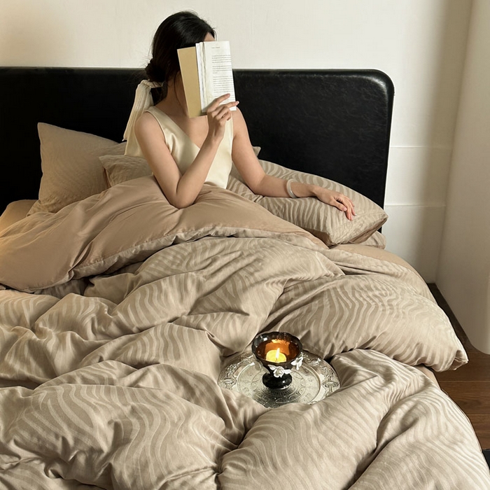 91家纺网 家纺一手货源 找家纺 佰亿莱 2026新款新疆长绒棉60支水洗提花四件套 棕纹