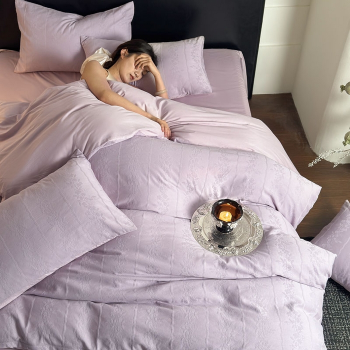 91家纺网 家纺一手货源 找家纺 佰亿莱 2026新款新疆长绒棉60支水洗提花四件套 紫韵条纹