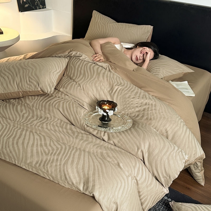 91家纺网 家纺一手货源 找家纺 佰亿莱 2026新款新疆长绒棉60支水洗提花四件套 棕纹