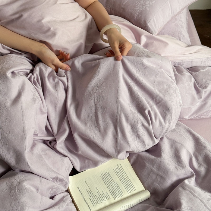 91家纺网 家纺一手货源 找家纺 佰亿莱 2026新款新疆长绒棉60支水洗提花四件套 紫韵条纹