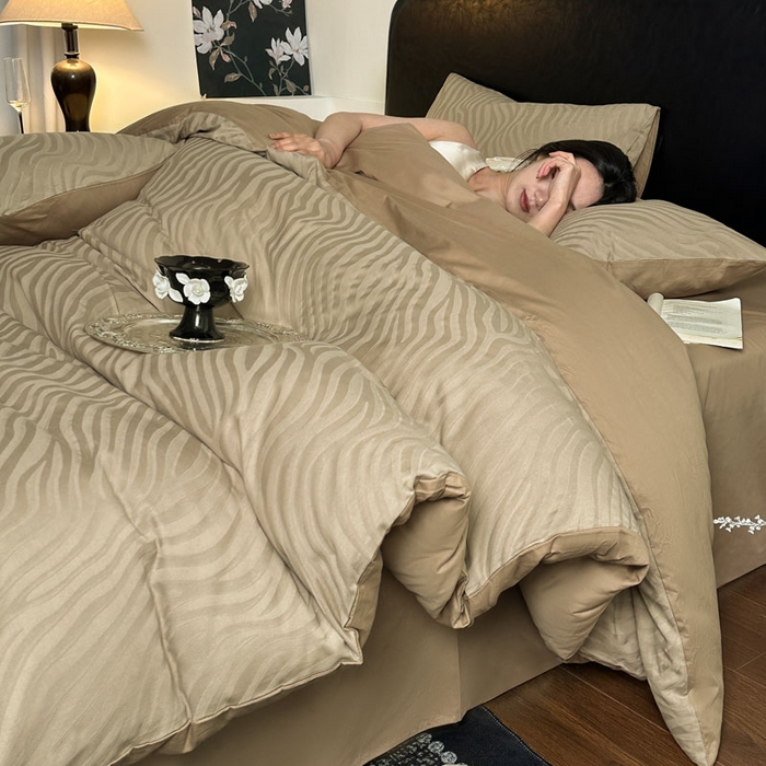 91家纺网 家纺一手货源 找家纺 佰亿莱 2026新款新疆长绒棉60支水洗提花四件套 棕纹