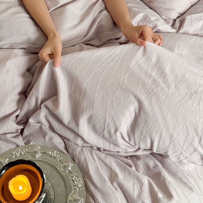 91家纺网 家纺一手货源 找家纺 佰亿莱 2026新款新疆长绒棉60支水洗提花四件套 蝶影粉