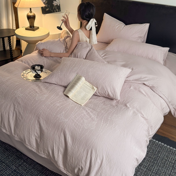 91家纺网 家纺一手货源 找家纺 佰亿莱 2026新款新疆长绒棉60支水洗提花四件套 蝶影粉