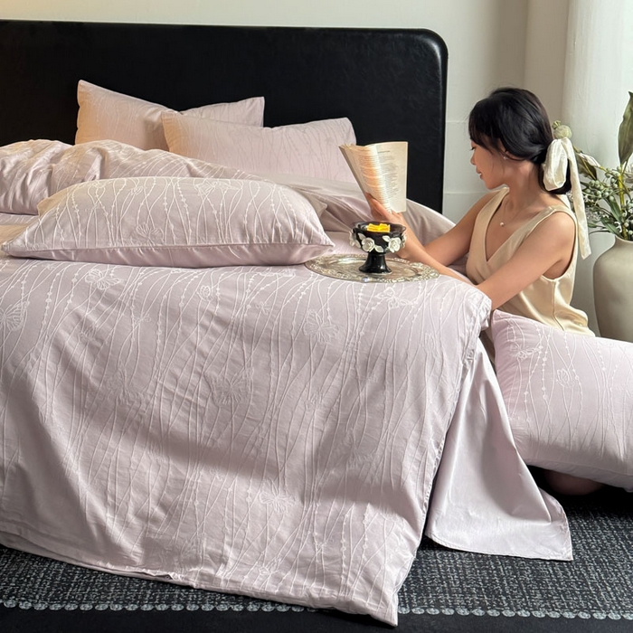 91家纺网 家纺一手货源 找家纺 佰亿莱 2026新款新疆长绒棉60支水洗提花四件套 蝶影粉