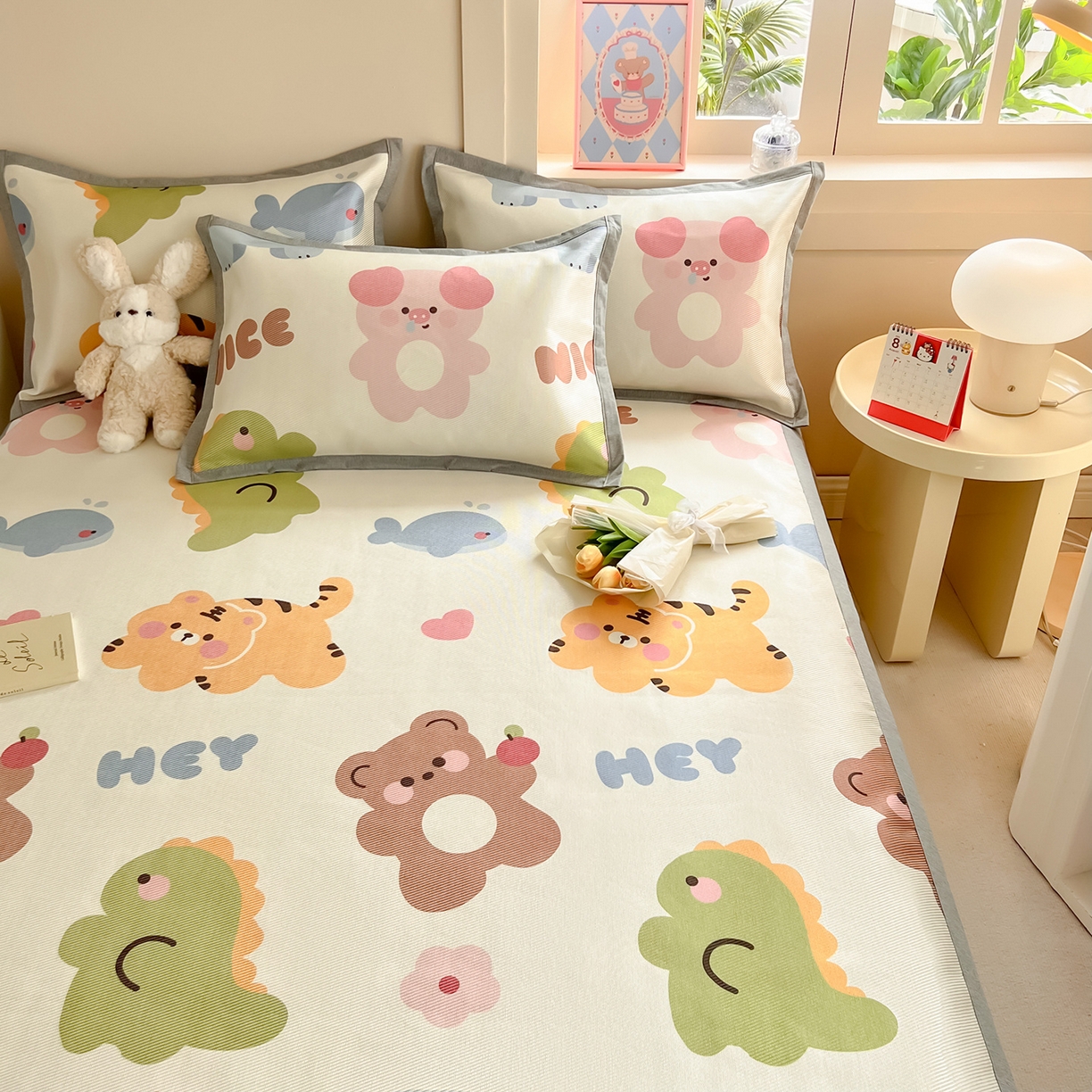 91家纺网 家纺一手货源 找家纺 懒猫家纺 2026新款250D数码印花宽边圆网冰丝凉席 动物乐园