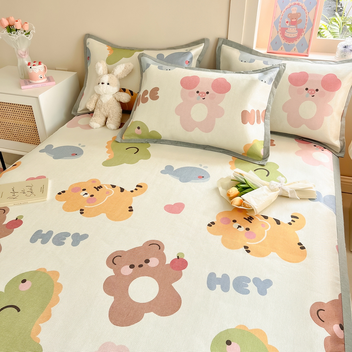 91家纺网 家纺一手货源 找家纺 懒猫家纺 2026新款250D数码印花宽边圆网冰丝凉席 动物乐园