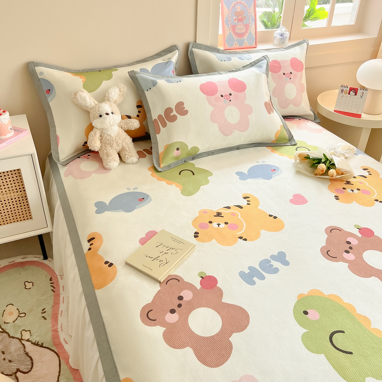 91家纺网 家纺一手货源 找家纺 懒猫家纺 2026新款250D数码印花宽边圆网冰丝凉席 动物乐园