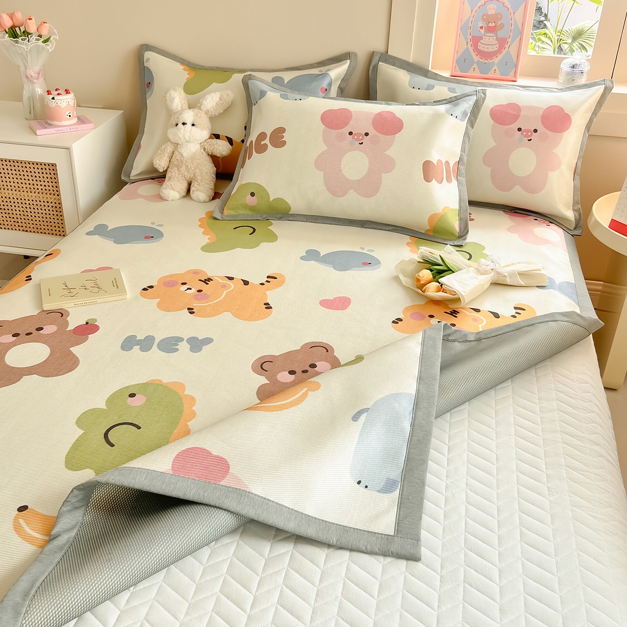 91家纺网 家纺一手货源 找家纺 懒猫家纺 2026新款250D数码印花宽边圆网冰丝凉席 动物乐园