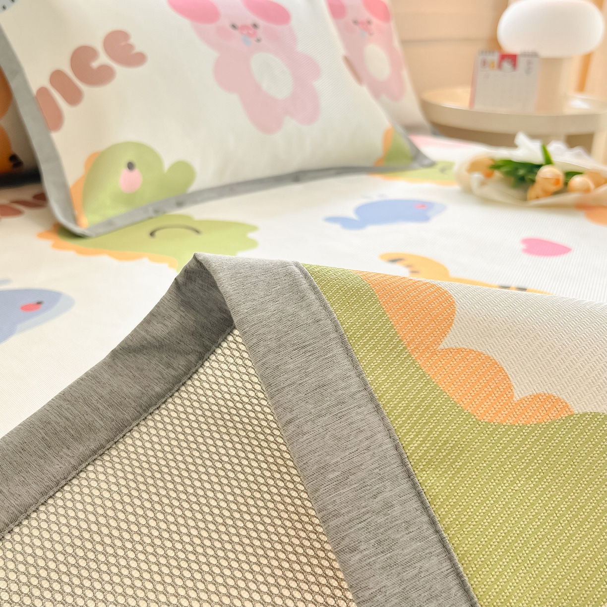 91家纺网 家纺一手货源 找家纺 懒猫家纺 2026新款250D数码印花宽边圆网冰丝凉席 动物乐园