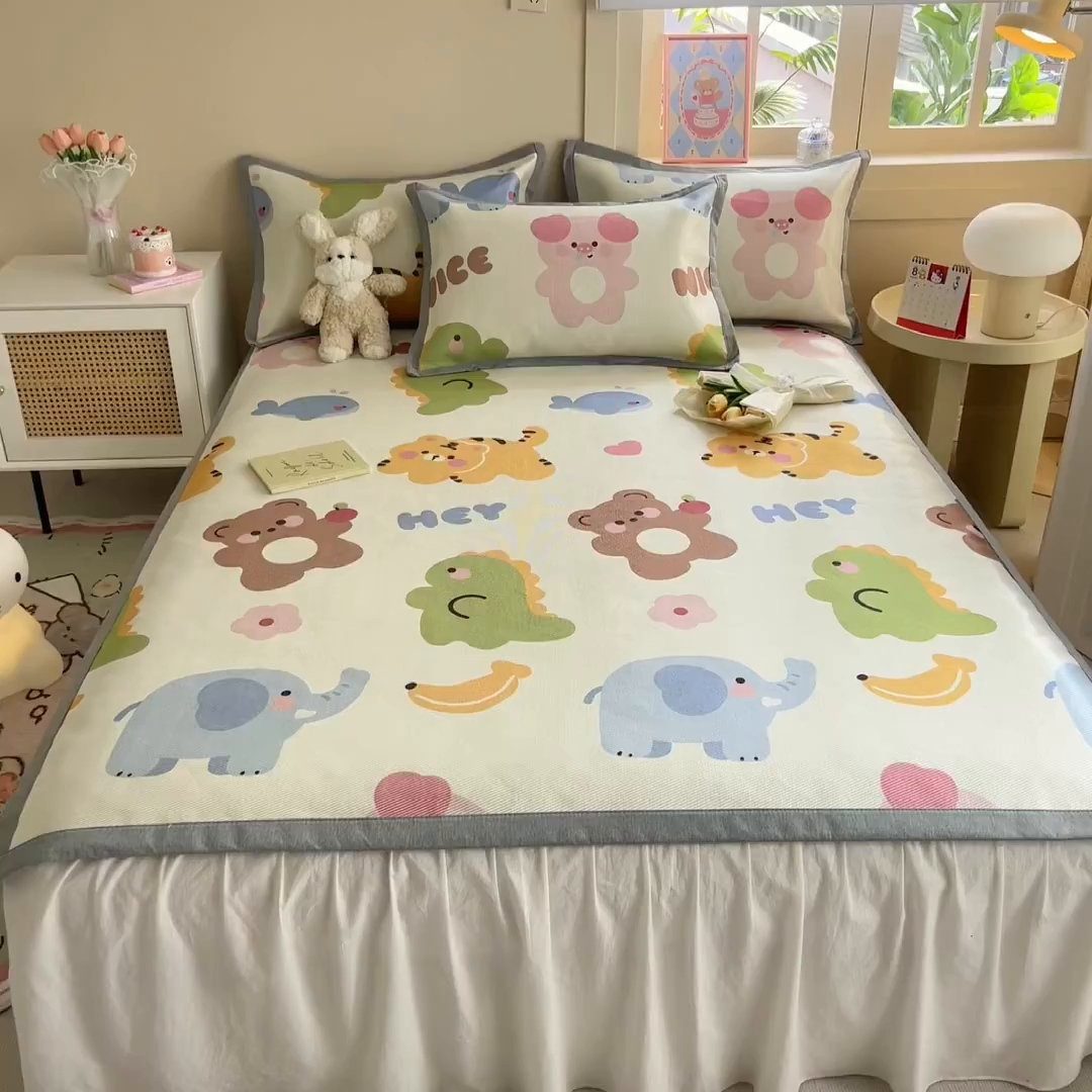 91家纺网 家纺一手货源 找家纺 懒猫家纺 2026新款250D数码印花宽边圆网冰丝凉席 动物乐园